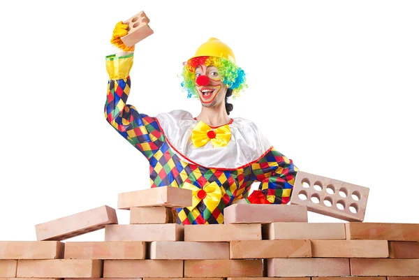 Плохая конструкция с кирпичами для укладки клоунов — стоковое фото