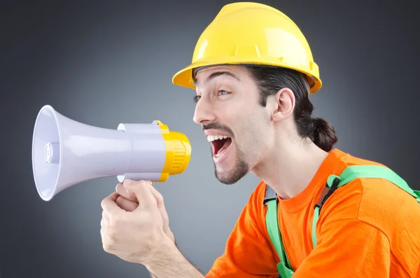 Trabalhador da construção com alto-falante em estúdio — Fotografia de Stock