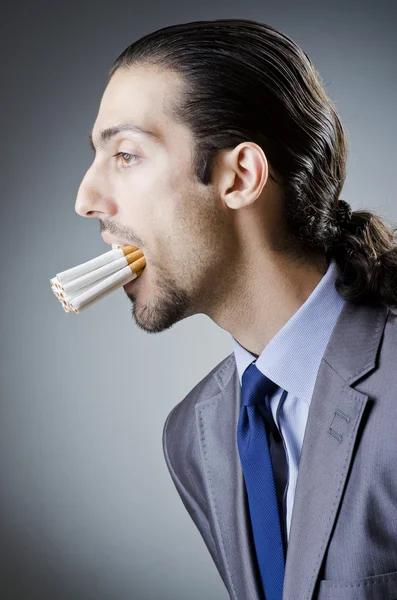 Αντι κάπνισμα έννοια με άνθρωπο — Φωτογραφία Αρχείου