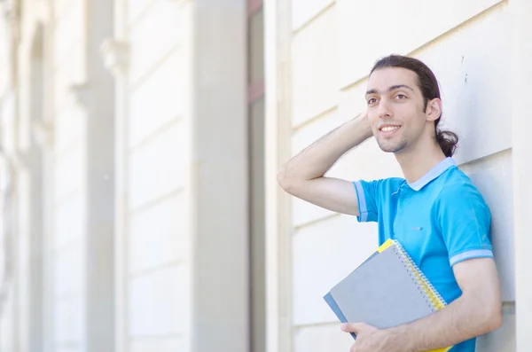 Student outside preparing for exams — Stock Photo, Image