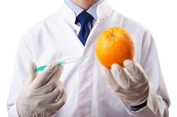 Wissenschaftsexperiment mit Orange und Spritze — Stockfoto