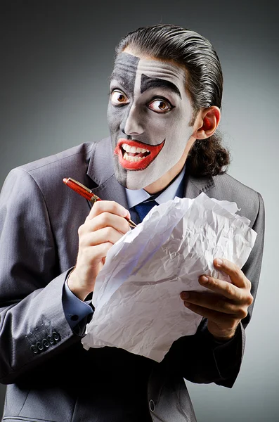 Бізнесмен з фарбою для обличчя клоуна — стокове фото