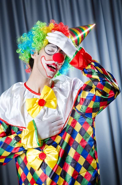 Rolig clown i studio skytte — Stockfoto