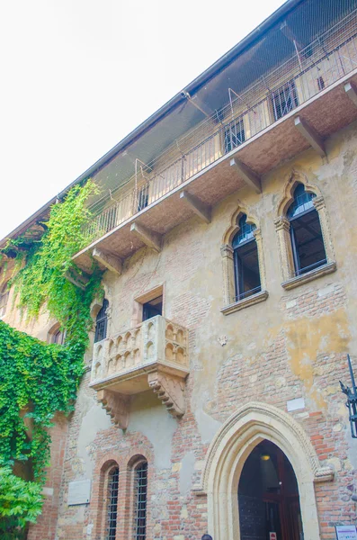 Verona 'daki ünlü Juliet balkonunda — Stok fotoğraf