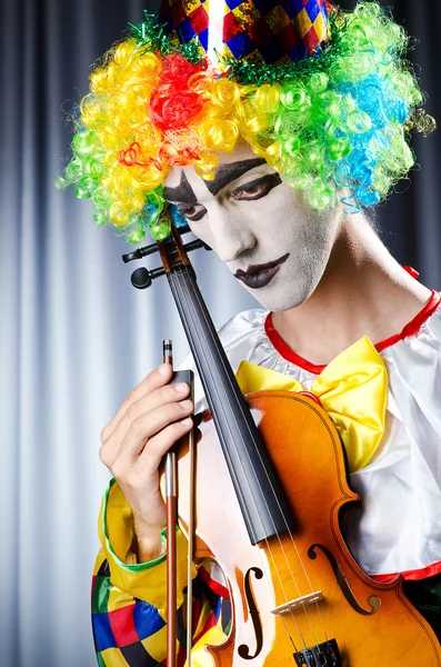 小提琴演奏的小丑 — 图库照片