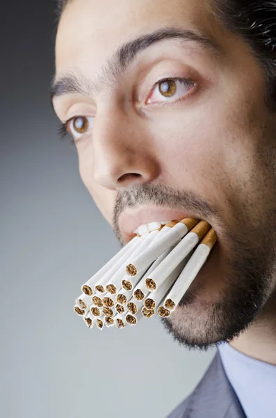 Concept anti-tabac avec l'homme — Photo
