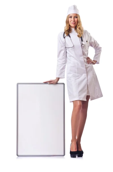 Женщина-врач с пустой доской — стоковое фото