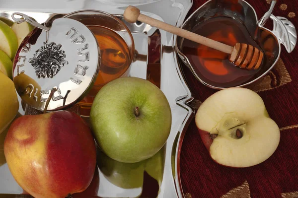 Honing met apple voor rosh hashana — Stockfoto