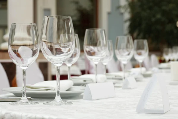 Feestzaal tafel in een restaurant — Stockfoto