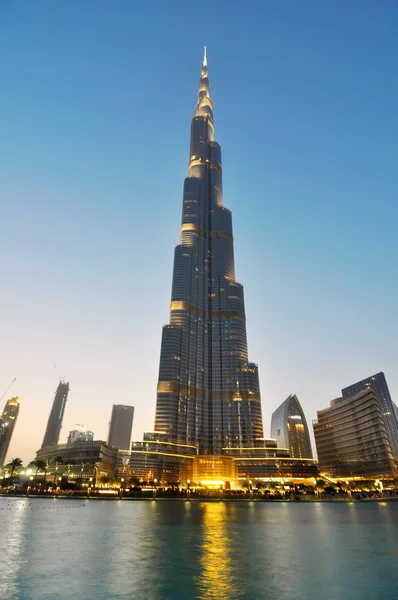 DUBAI, E.U.A. - JUNHO 3: Burj Dubai - edifício mais alto do mundo em 3 de junho de 2012 em Dubai, EUA — Fotografia de Stock