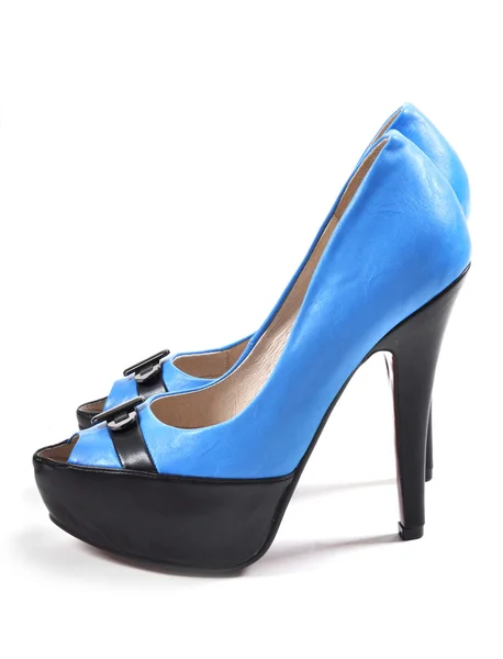 Blå höga högklackade sko isolerade — Stockfoto