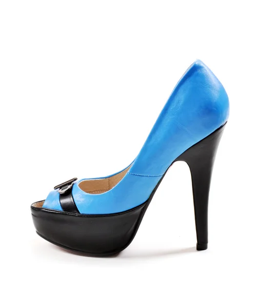 Blauer hochhackiger Schuh isoliert — Stockfoto