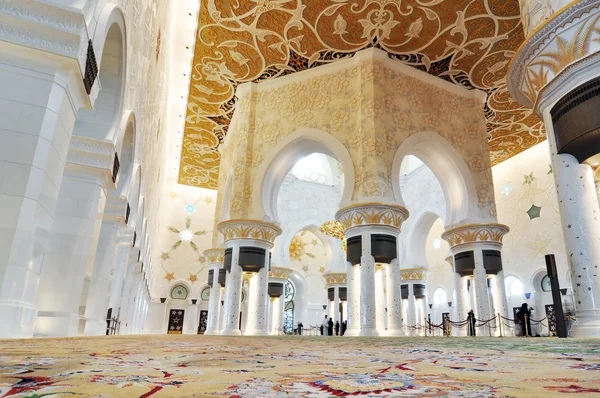 Abu Dhabi Sheikh Zayed White Mosque — Stock Photo, Image