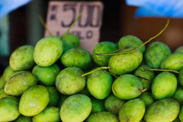 Mango's op de markt — Stockfoto