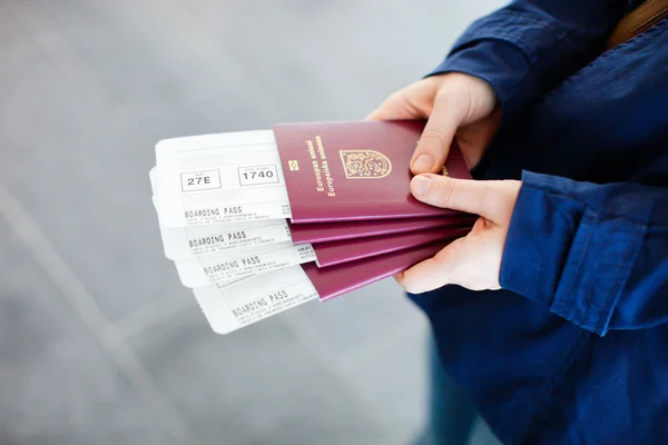 Паспорта и посадочные талоны — стоковое фото
