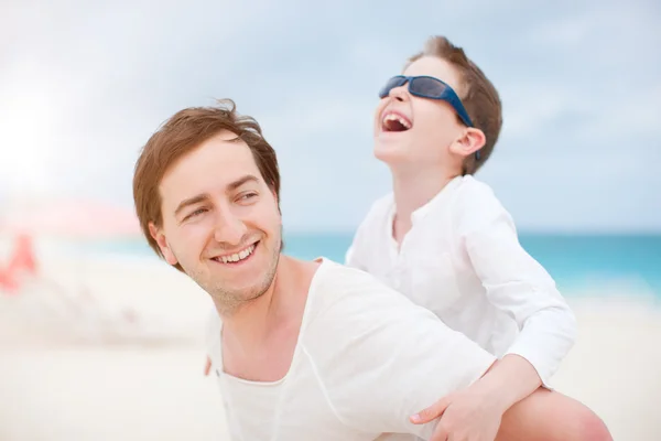 Gelukkige vader en zoon — Stockfoto