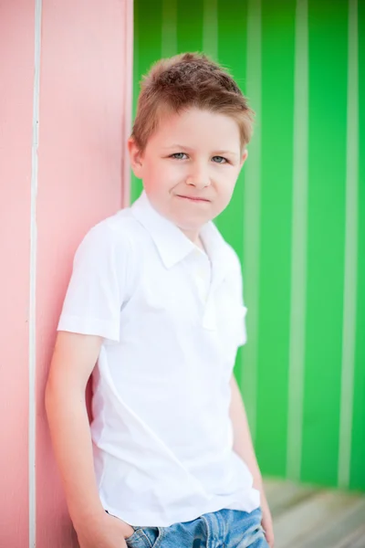 Portret van een gelukkige jongen — Stockfoto