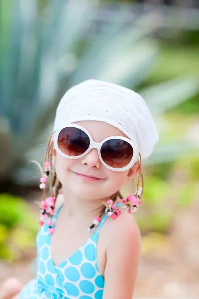Porträt eines entzückenden kleinen Mädchens — Stockfoto