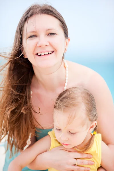Moeder en dochter op vakantie — Stockfoto