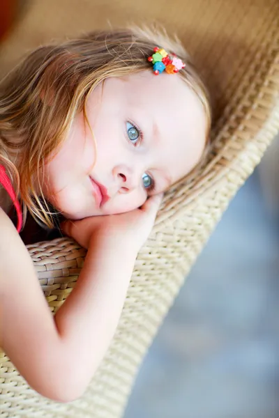 Мила маленька дівчинка — стокове фото