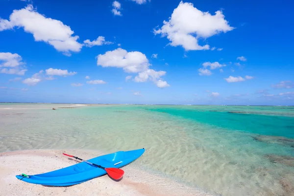 Kayak sur une plage — Photo
