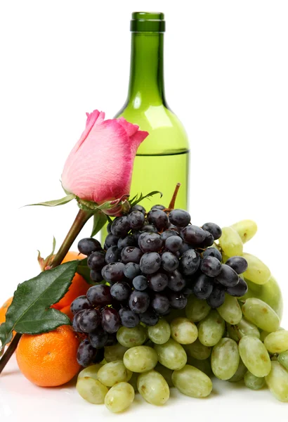 Frutas maduras y vino — Foto de Stock