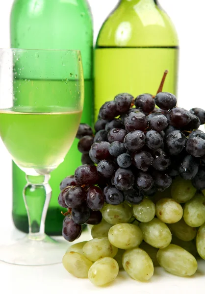 Спелые фрукты и вино — стоковое фото