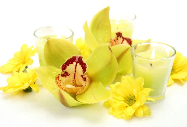 Bloemen en kaarsen — Stockfoto
