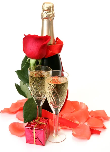 Wine and petals of roses — Stock Photo, Image