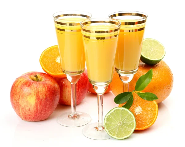 Спелые фрукты и сок — стоковое фото