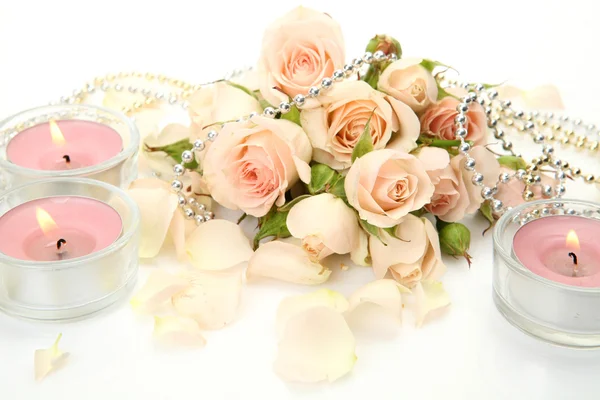Bouquet di rose e candela — Foto Stock