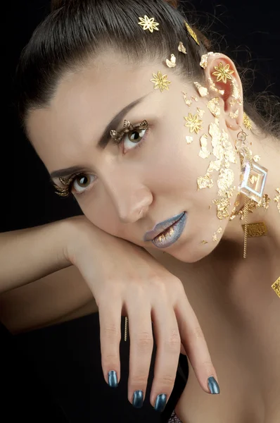 Close-up retrato de bela morena com glamour make-up e cor doce estilo — Fotografia de Stock