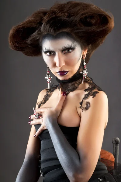Hermosa morena con maquillaje gótico —  Fotos de Stock