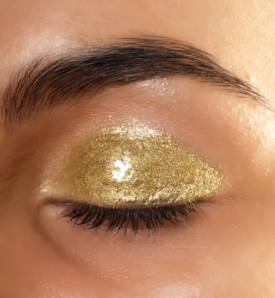 Modern stil av gyllene make-up. — Stockfoto