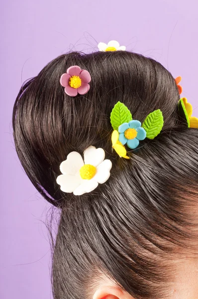 Краса зачіски з кольоровими цукерками — стокове фото