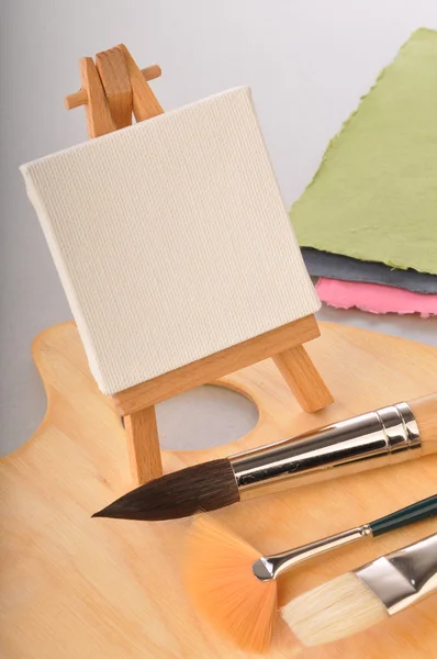 Доска для рисования, деревянный мольберт — стоковое фото