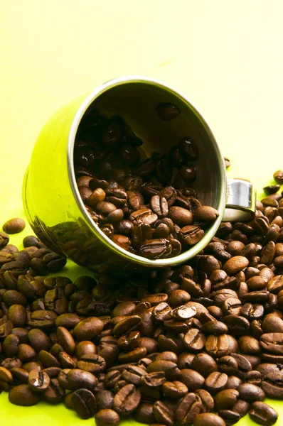 Tazza di chicchi di caffè — Foto Stock