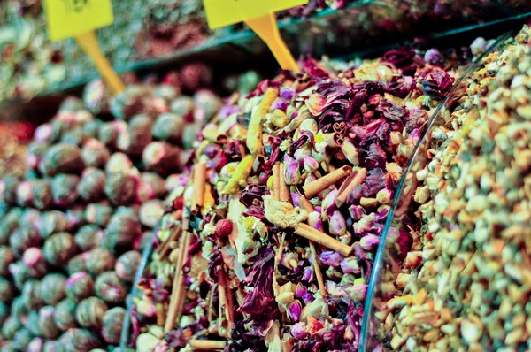 Té y especias en un mercado egipcio de Estambul, Turquía — Foto de Stock