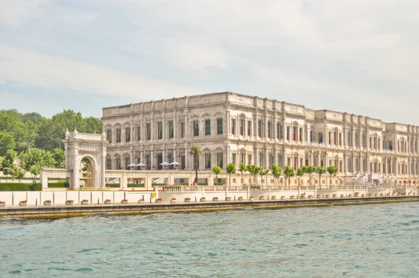 Ciragan palace, cieśninę Bosfor, istanbul, Turcja — Zdjęcie stockowe