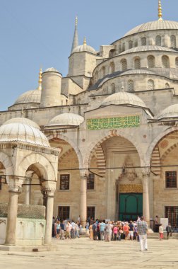 sultanahmet cami avlusu turist