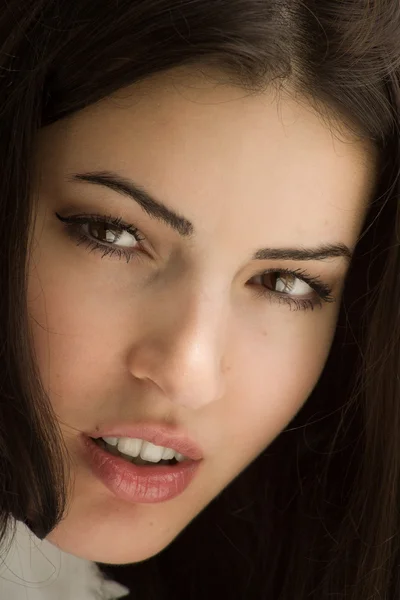 Portrét krásná bruneta — Stock fotografie