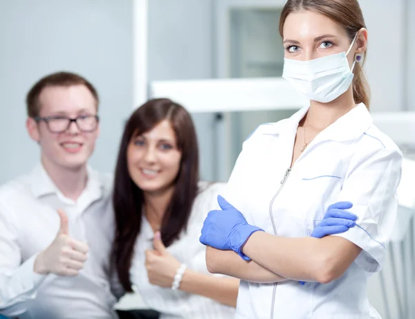 Dentist and young couple — Stock Photo, Image