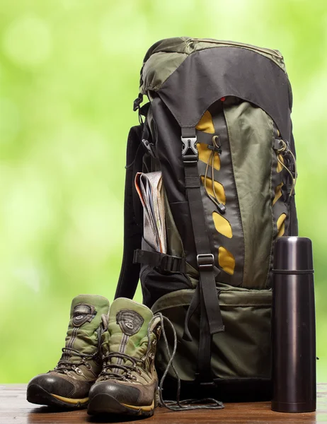 Ryggsäck och skor backpackers — Stockfoto