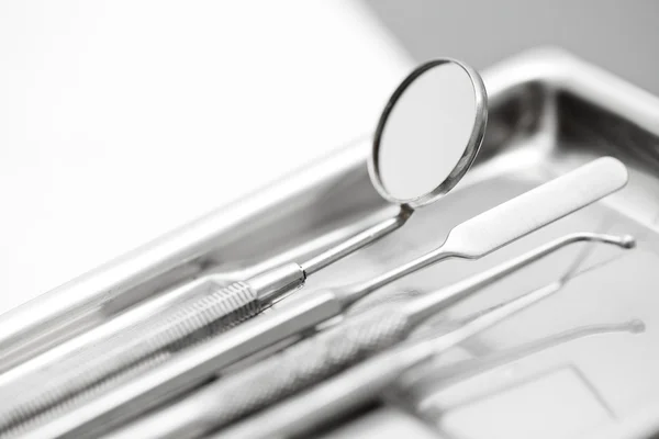 Dentist's instruments with shallow depth of field — Stock Photo, Image