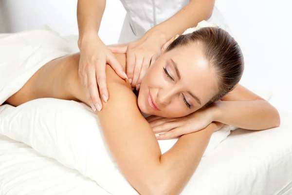 Красива жінка під час процедури масажу — стокове фото