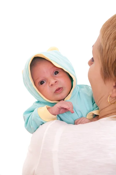 Újszülött baba kezét anya — Stock Fotó
