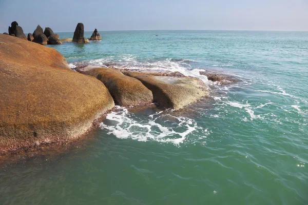 Pięknie świecące skały na koh samui — Zdjęcie stockowe