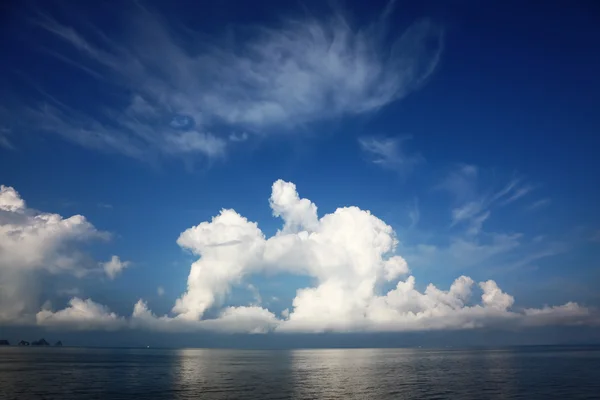 Nuvole dalla forma bizzarra — Foto Stock