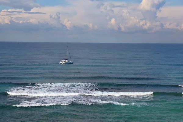 Båten - katamaran — Stockfoto