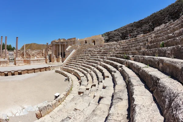 Los asientos y un escenario en el anfiteatro romano —  Fotos de Stock